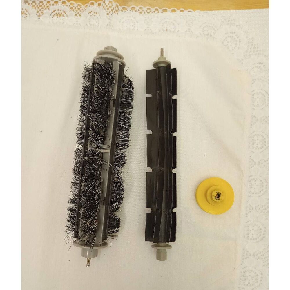 I Roomba parts, brushes